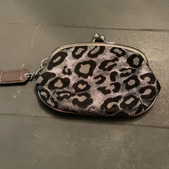 Coach change purse - Picture 2 of 4